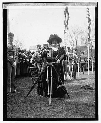 Photo:Mrs. Ella Wood Dean,April 1922
