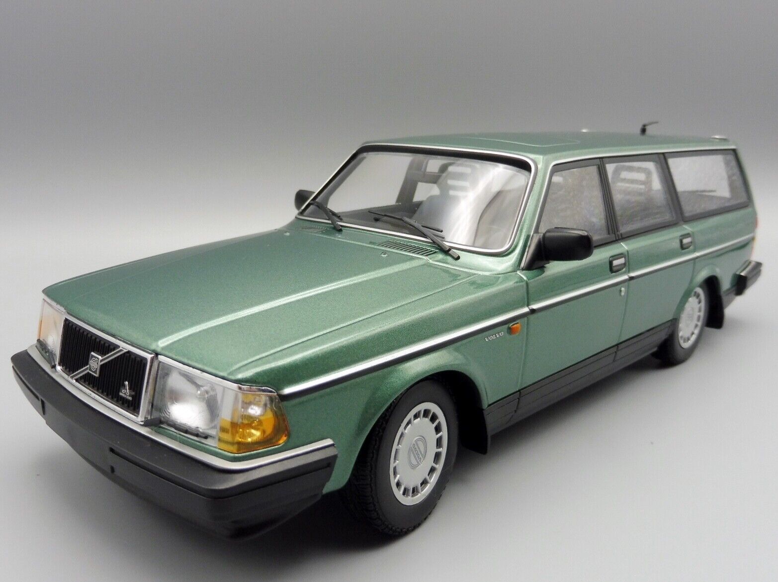 VOLVO 240 GL BREAK 1986 GRÜN 118 Minichamps PMA 155171410 245 Estate Kombi