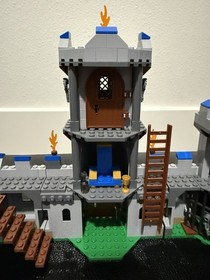 LEGO Castle King's Castle 70404 /100% COMPLETE  Set w/ Minifigs & Instructions