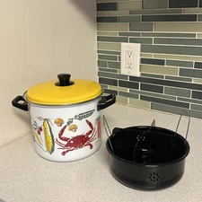Vintage West Bend Enamelware Crab Pot 5 Quart Steamer Basket Cape Cod Cooker