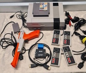 Nintendo NES 1985 Complete Video Game System Console NES-001 + Mario