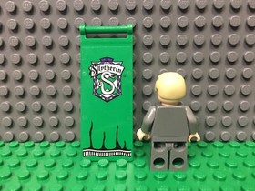 LEGO Draco Malfoy with Sneer Minifigure Slytherin Flag hp085 Harry Potter 5378 