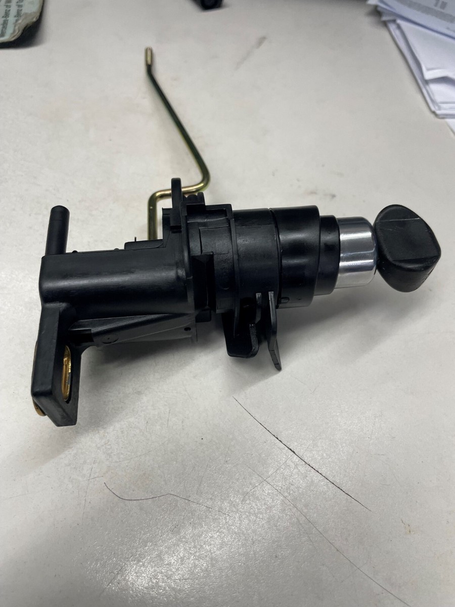 MERCEDES W124 CHASSIS REAR LID LOCK TUMBLER WITH KEY PLEASE CHECK  