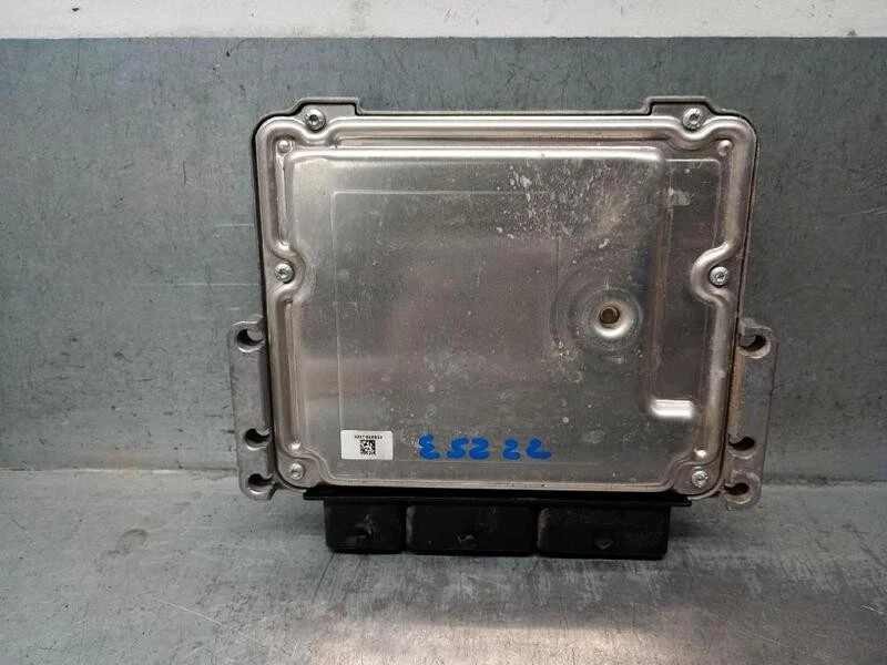 237100959S centralina motore per RENAULT CLIO IV GRANDTOUR (KH ) 2012 5423848 - Immagine 2 di 4