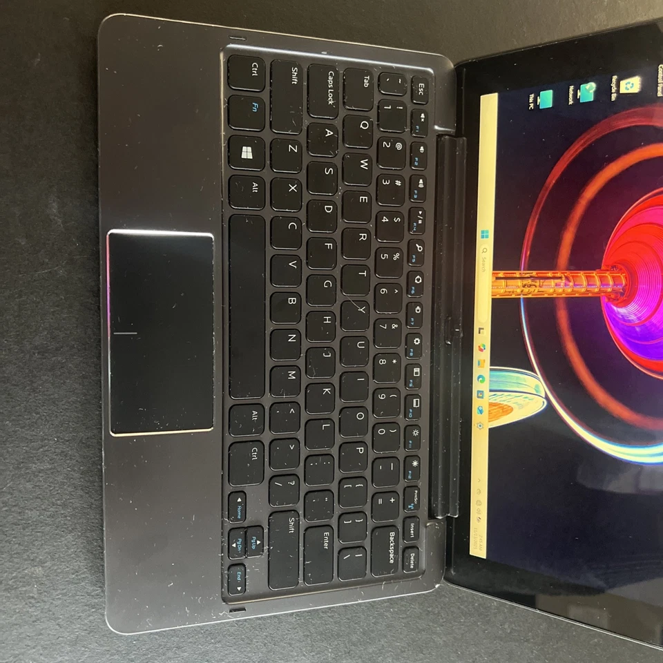 Dell Venue 11 Pro 7130 Tablet  - Works Great! KB Battery Don’t Work But KB Works - Image 2 of 4