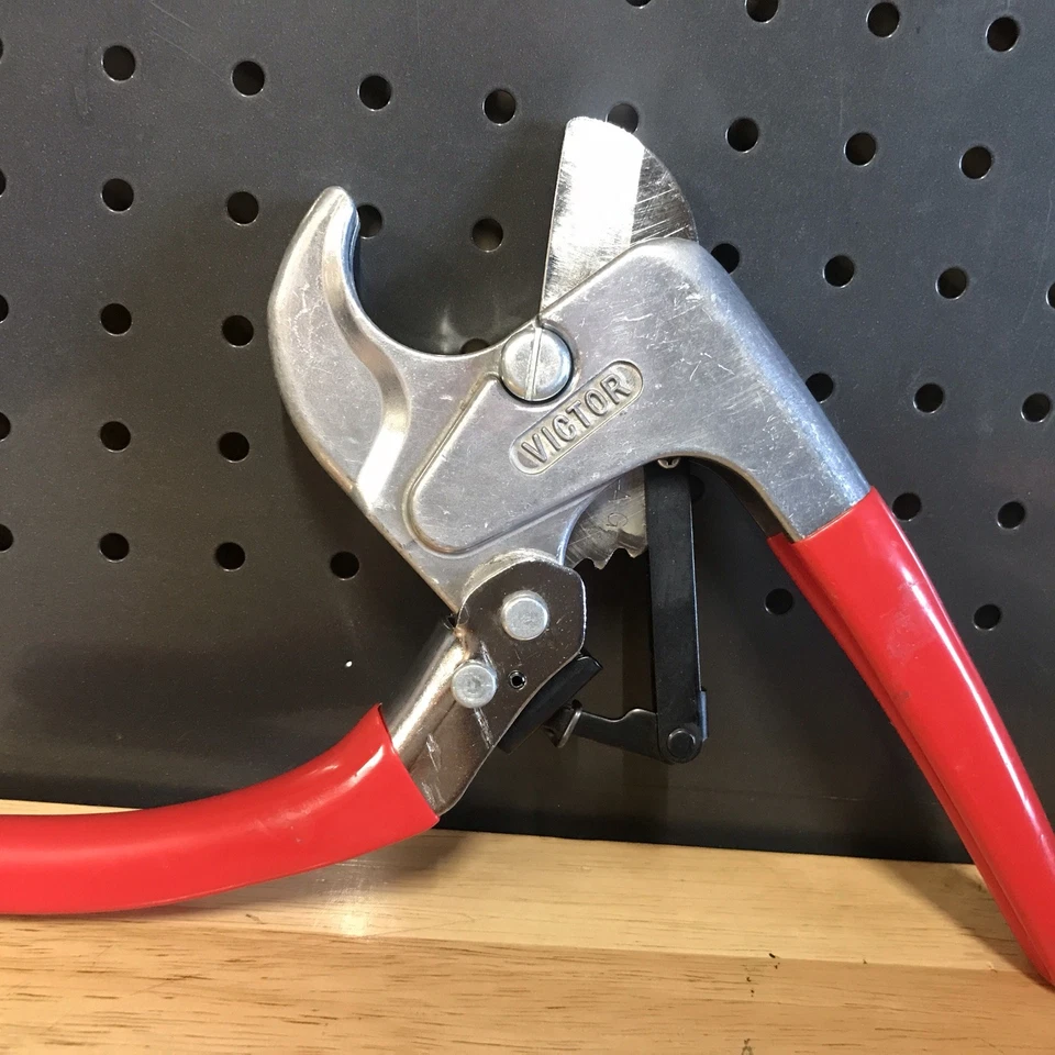VICTOR VP-30  PVC Pipe Cutter  1/2” -1”  Cutting Capacity 13-2976  - Image 3 of 4