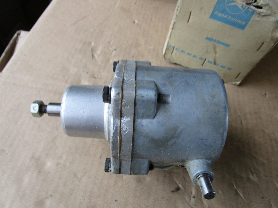Mercedes Unimog 404 Oldtimer Fliehkraftpumpe Hydraulikpumpe Heinzmann D2303 NEU - Bild 2 von 4