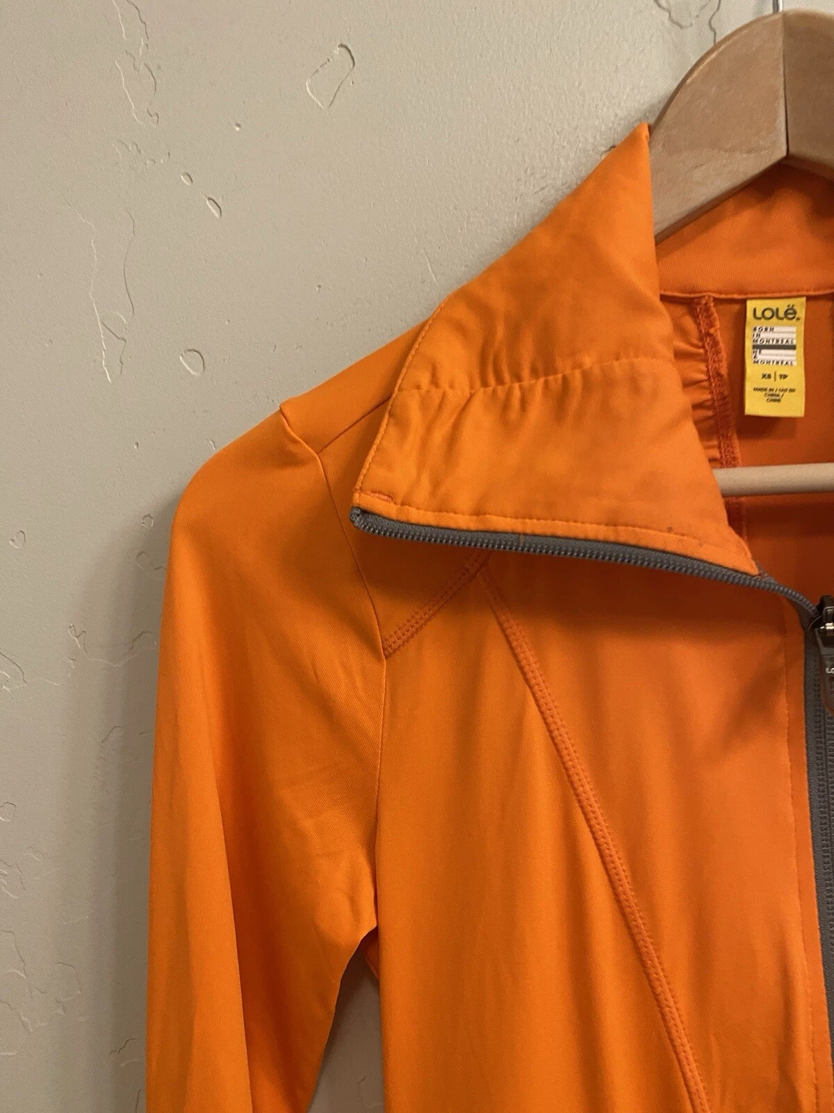 lole full zip thumb holes athletic breathable fitted jacket
