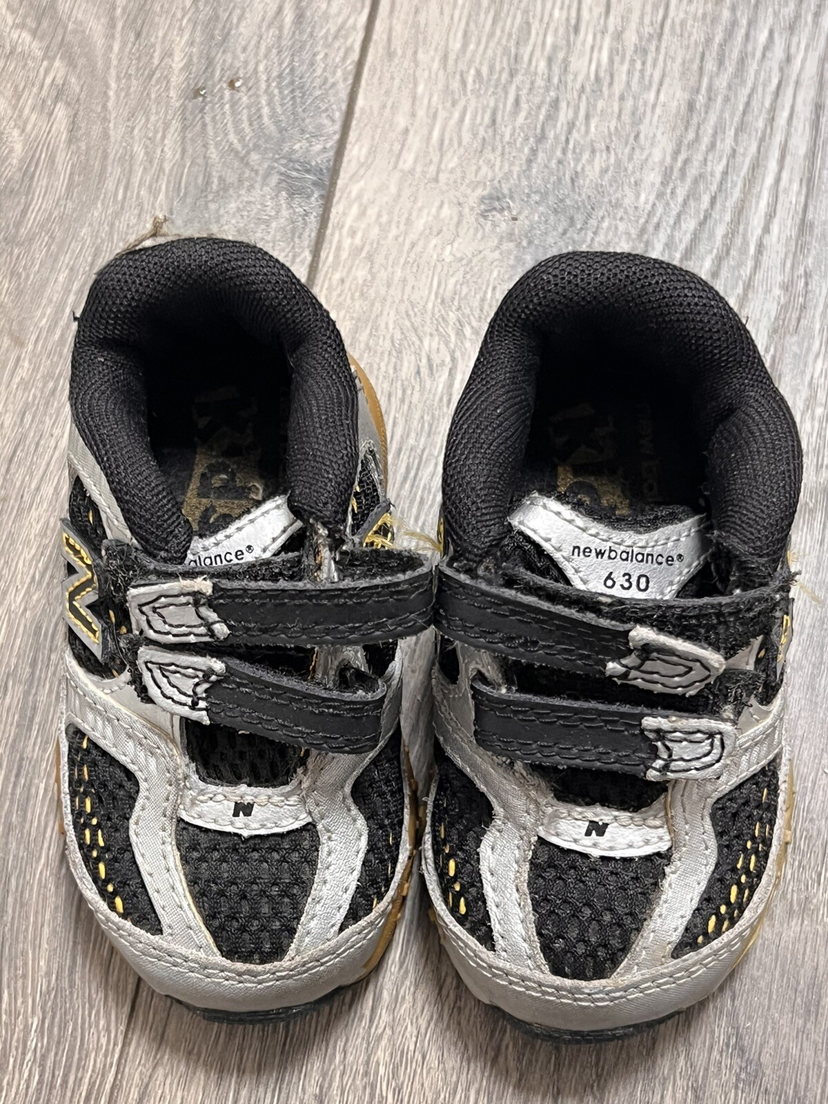 New Balance 630 Size 3  KJ630BYI Black  White Kids Athletic Shoes