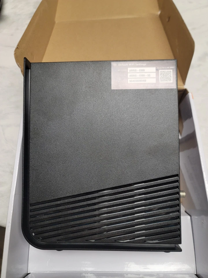 Arris SURFboard SBG7600AC2 Cable Modem & AC2350 Dual‑Band WiFi Router Combo - Image 4 of 4