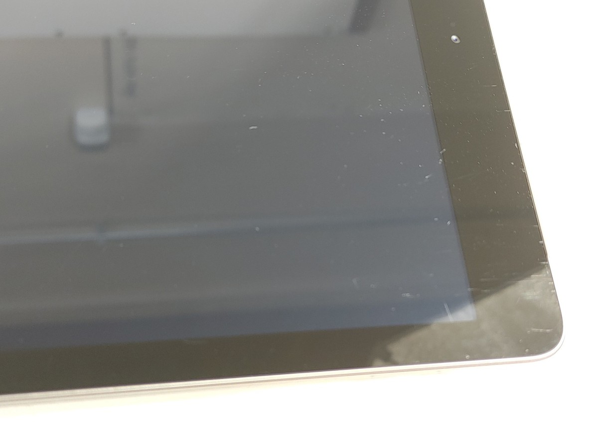 D9 iPad 第5世代 シルバー 32GB Wi-Fi A1822 Pre-Owned Apple iPad 5th Gen A1822 (WiFi) 32GB Silver (Used