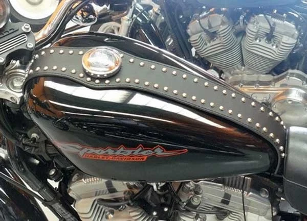 Copriserbatoio cover cuoio nero bochie per Harley Davidson Sportster XL > 1994 - Immagine 2 di 3