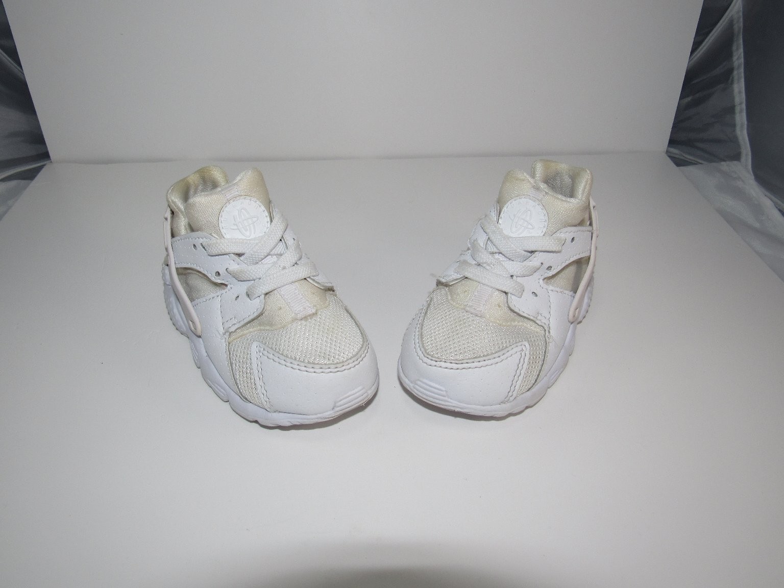 Nike Huarache Baby Sneakers White Size 6C Leather Mesh Comfort