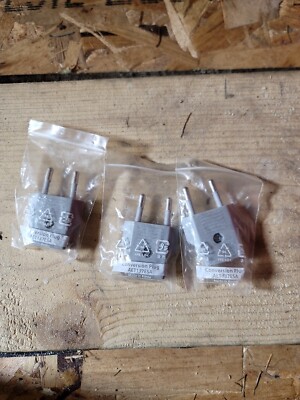  220V to 110V Travel Flat Plug Charger Adapter Converter- new 10pc for 5$
