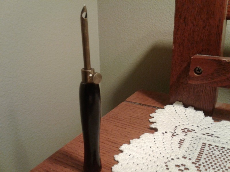 IDEAL 1921 PUNCH BRASS & WOOD HANDLE TOOL IN EXCELLENT CONDITION MADE IN U.S.A.