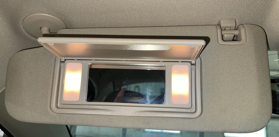 16 BUICK LACROSSE Sun Visor Left GRAY 26265056 W/ LIGHTS W/ MIRROR Foto 2 de 2