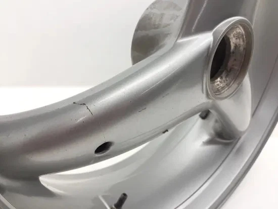 Llanta trasera 2001 Triumph Speed Triple 3373 Foto 2 de 4