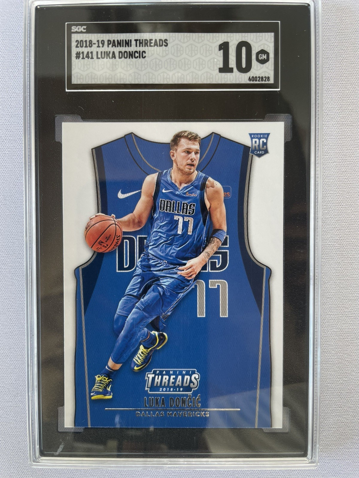 Luka Doncic 2018-19 Panini Threads Rookie Card #141 SGC 10 Mavericks RC
