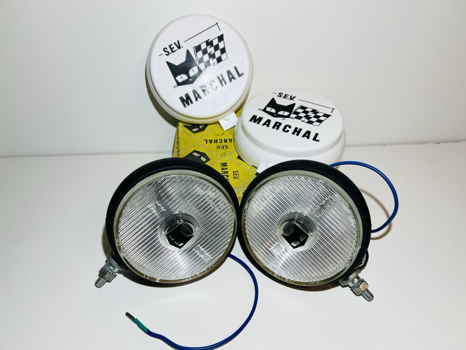 Paire phares Marchal 810 d'époque blancs neufs de stock ancien pour automobile de collection rare