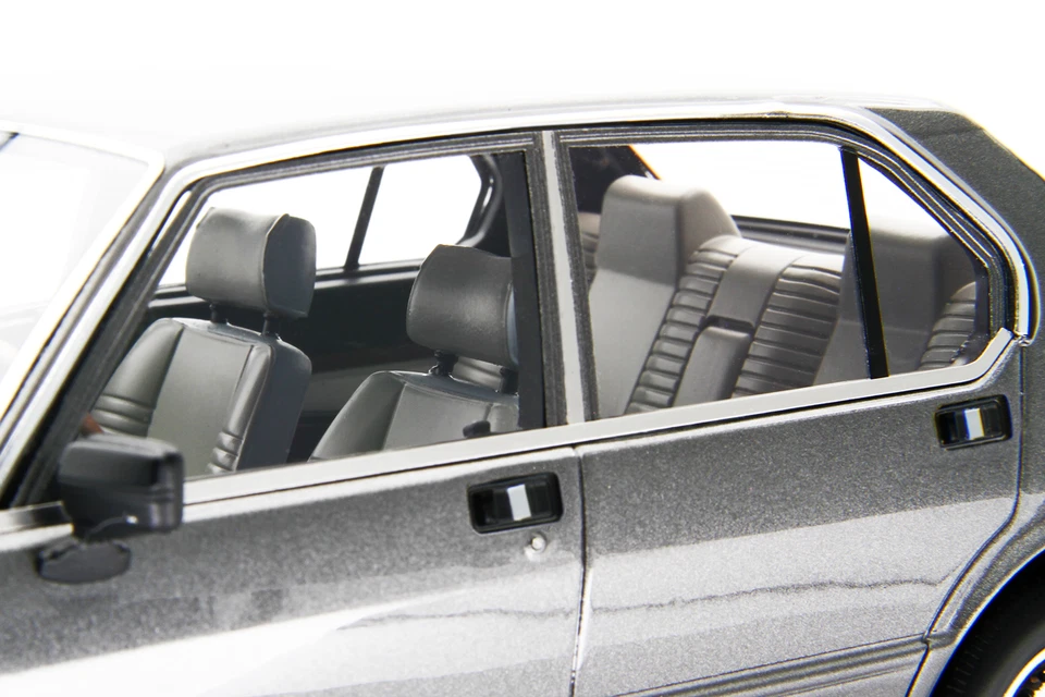 LAUDORACING-MODELS 1:18 Alfetta 2.0i Quadrifoglio Oro 1983-84 LM171B - Immagine 4 di 4