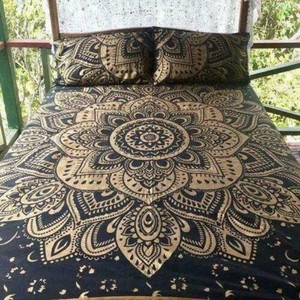 doona black and gold