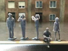 1:64 Scale Miniature People - Resin / unpainted -great for Dioramas #104 Figures