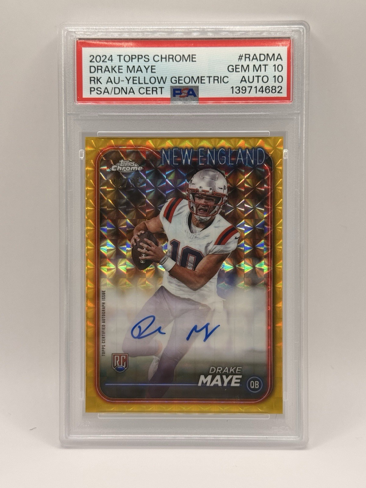 Drake Maye Topps Chrome Rookie Autographs Variations #RADMA Yellow Geometric