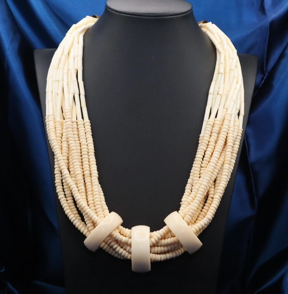 Collar de 12 hebras vintage de 24" con cuentas de hueso y latón Foto 2 de 4