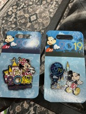 2019 WALT DISNEY COLLECTORS PINS SET OF 2.  MICKEY MINNIE MOUSE. NEW UNUSED