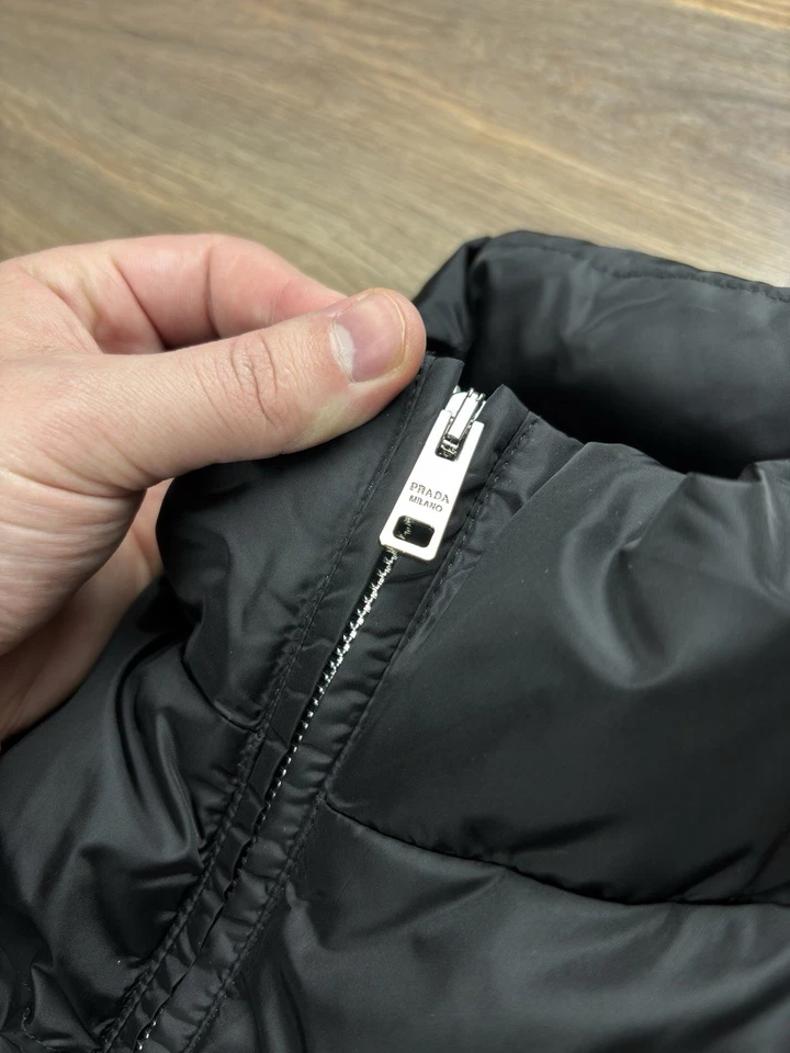 Mens Prada Re-Nylon Vest Black Size 48(M) - Image 4 of 4