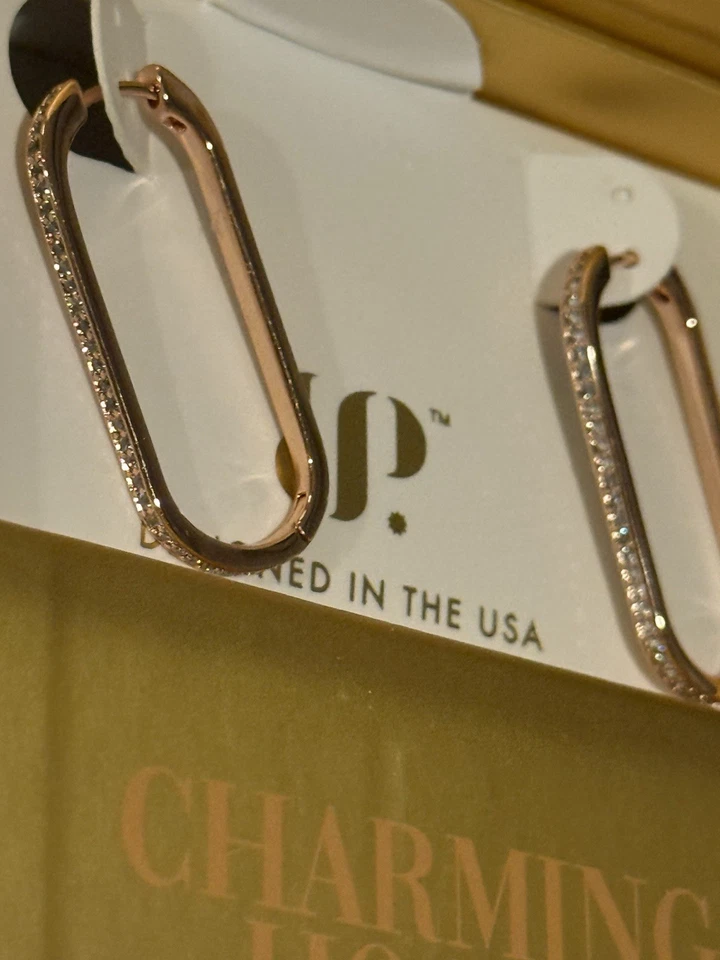 Aros BP encantadores cuarzo rosa y circonita cúbica con dijes en oro rosa, nuevos y nunca usados Foto 2 de 4