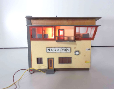 Faller H0 B-122 modernes Stellwerk mit Balkon, gebaut, Licht, ohne OVP # 4506