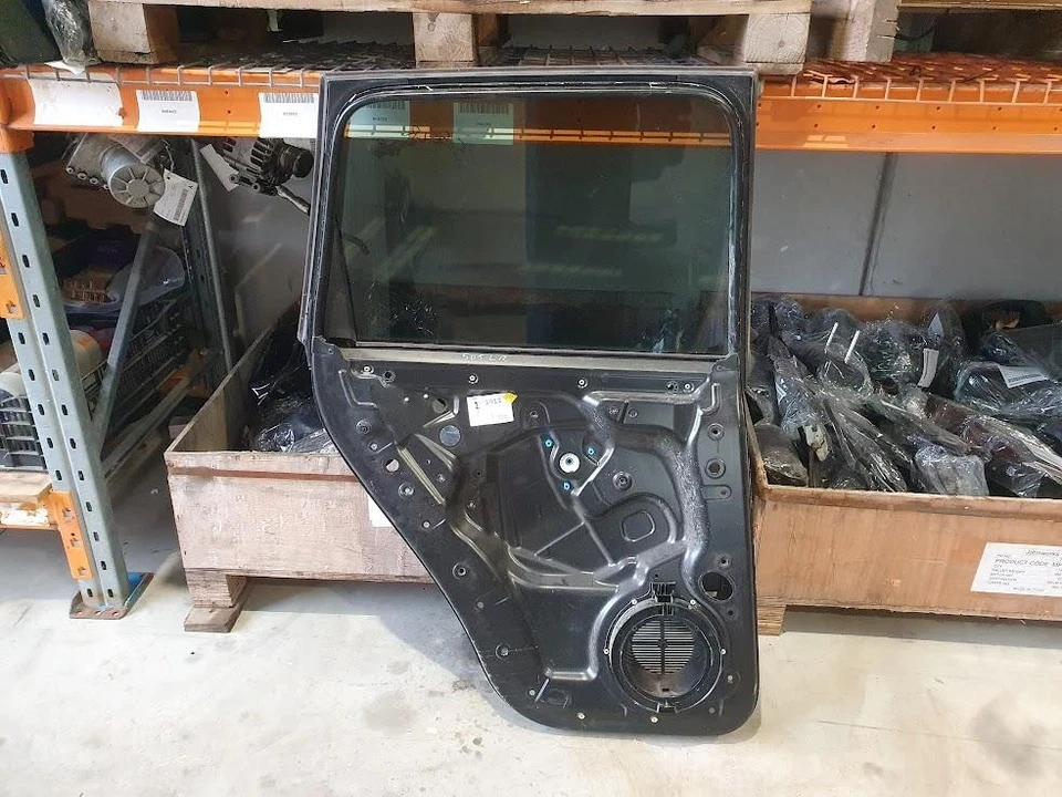 PORSCHE CAYENNE LEFT REAR DOOR WINDOW ***GLASS ONLY*** 9PA, 07/03-12/06 - image 3 of 4