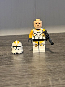 Lego Star Wars Minifigure 212th Clone Trooper Battalion Phase 2 Yellow (75013)