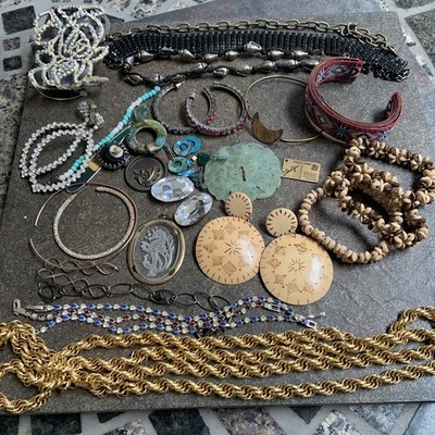 De-Stash Lot Pre-Owned Costume Jewelry  both Broken and Wearable, Craft Project 