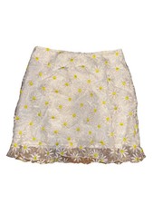 Charming White  Yellow Daisy Flower Women  s Mini Skirt Size Small Forever 21