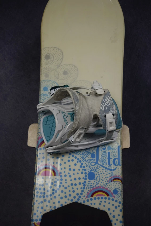 LTD BELLE SNOWBOARD TAMAÑO 145 CM CON FIJACIONES FLOW MEDIUM Foto 4 de 4