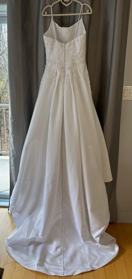 Cathedral wedding dress. Ball gown style. Pearl beaded with floral appliqué .M-L - Image 4 of 4