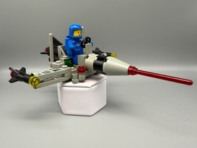 LEGO 6824 Classic Space Space Dart I  Vintage 1984 with Blue Spaceman Minifigure