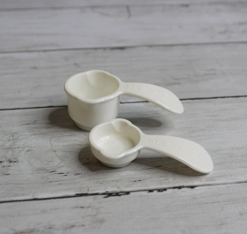 Tupperware Measuring Spoons Set White 1 TBSP 1 tsp Refrigerator Cup Magnets - Picture 5 of 10