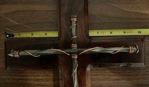 Schöne 14"" handgefertigte Holz- und Metallnägel mit gewickeltem Kupfer hängendes Wandkreuz - Bild 6 von 6