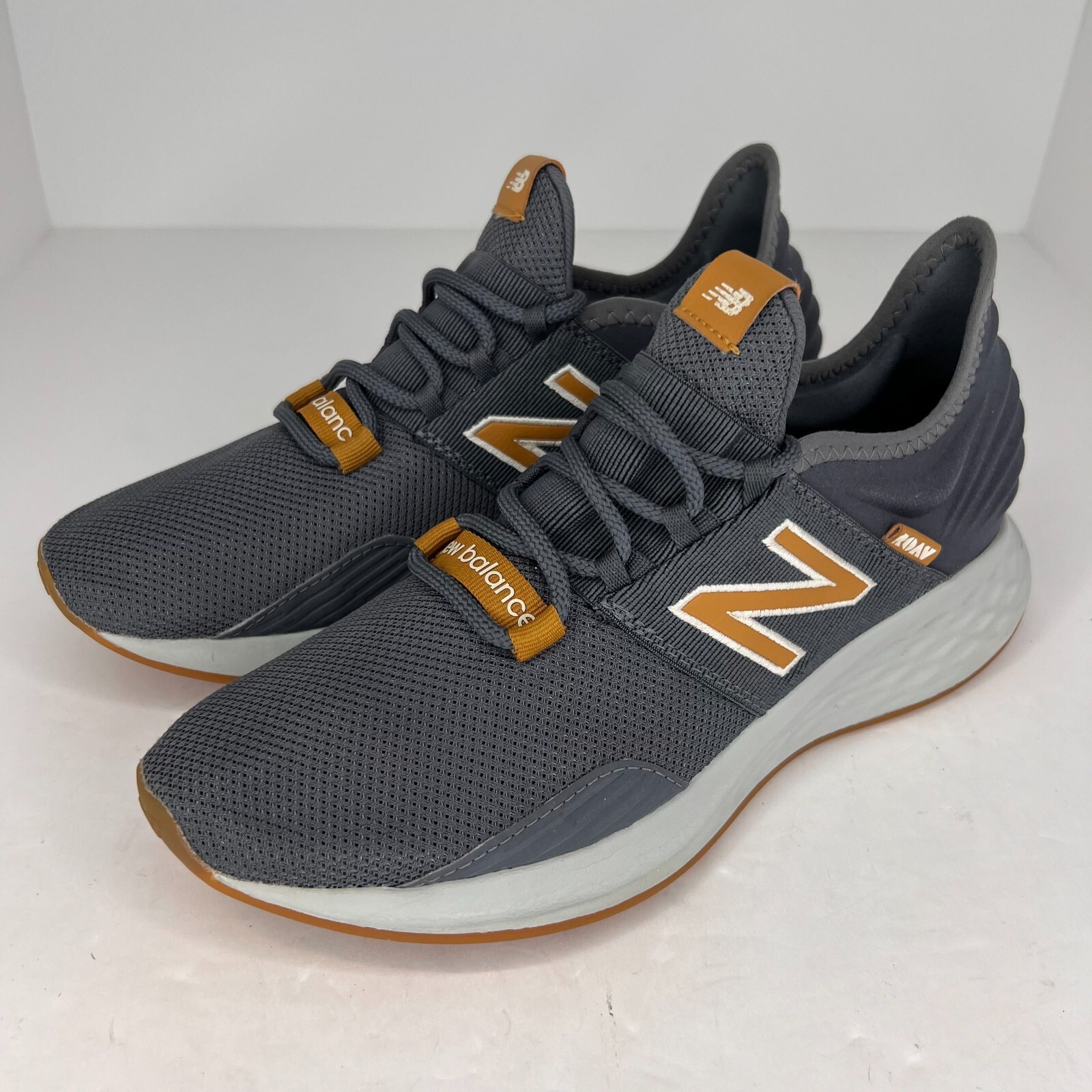 New Balance Mens MROAVBG Gray Fresh Foam Roav Low Top Size 6 D Running Shoes