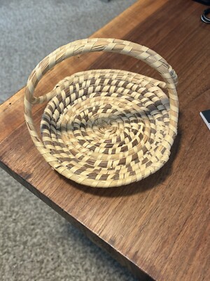 Sweetgrass Gullah Basket with Handle Charleston South Carolina 6  x 4  Round