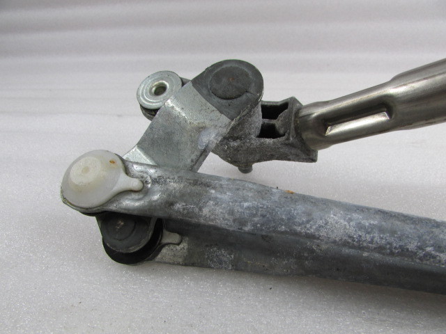 Maserati Quattroporte, Complete Windshield Wiper Motor, Used, P/N 68468000