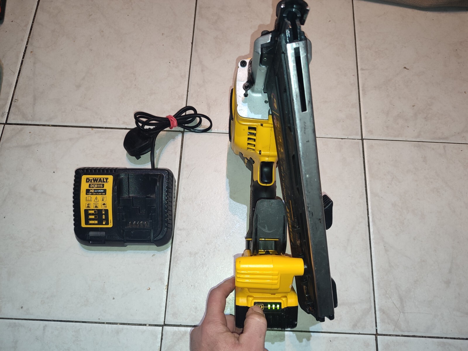DeWalt Dcn692 18v Liion Brushless Battery Powered First Fix Framing