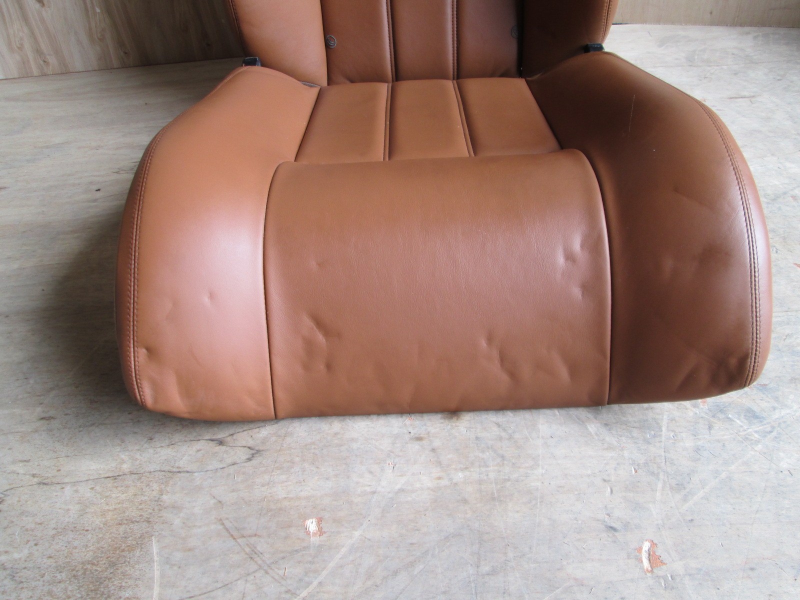 Bentley GT - 05   LH Rear Seat Cushions - Saddle # 3W3885323 / 3W3885511F 