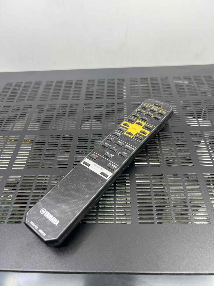 Yamaha DSP-E800 AV Surround Sound Processor/Amplifier (Black) - Image 3 of 4