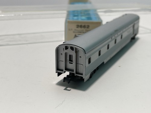 Atlas Trains N Scale Model Train Santa Fe Lighted Passenger Car Combine Baggage - Imagen 9 de 16