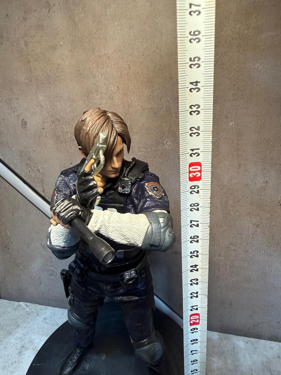 Leon S.Kennedy 1/4 Statue Diorama (Prime 1 Studio) Resident