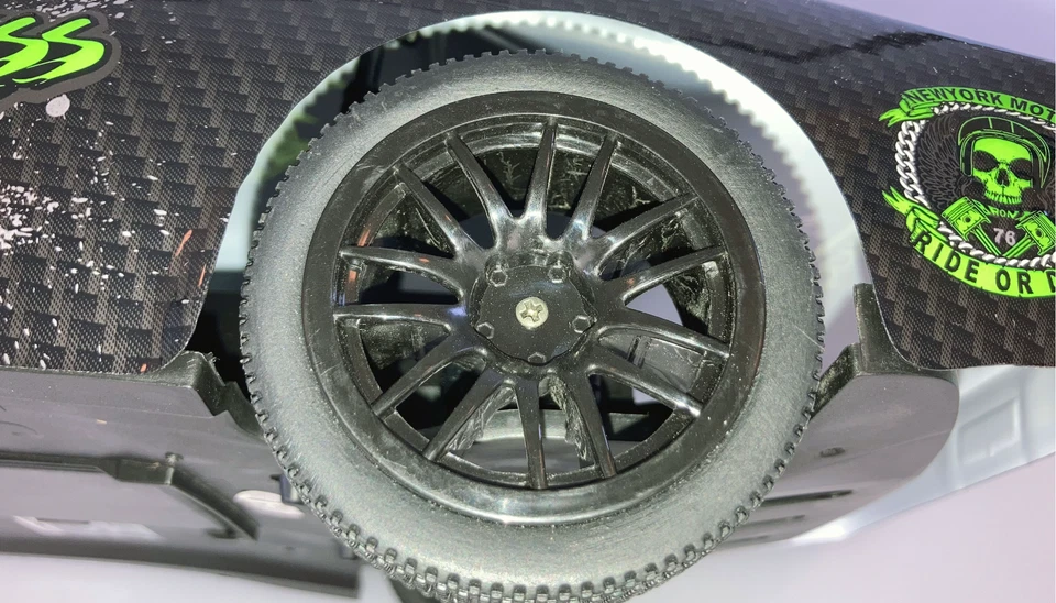 RC Auto GHOST 1:10 RTR 2WD Muscle Car in Carbon Optik 20km/h schnell - Bild 4 von 4